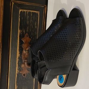 Kids size 2 shoes New never worn